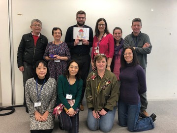 1-b カナダ・ブラジル・アメリカ・オーストラアの患者さんと　左前池上・安井.jpg